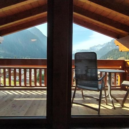 Hotel Flora Alpina Кампителло-ди-Фасса Экстерьер фото