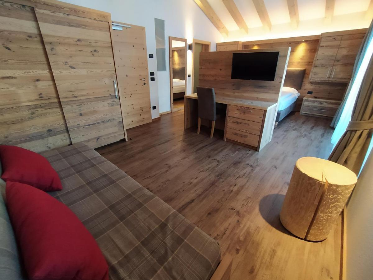Hotel Flora Alpina Кампителло-ди-Фасса Экстерьер фото