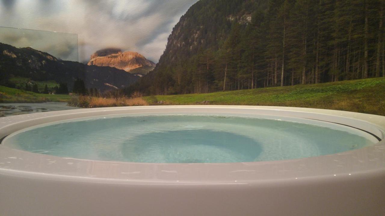 Hotel Flora Alpina Кампителло-ди-Фасса Экстерьер фото
