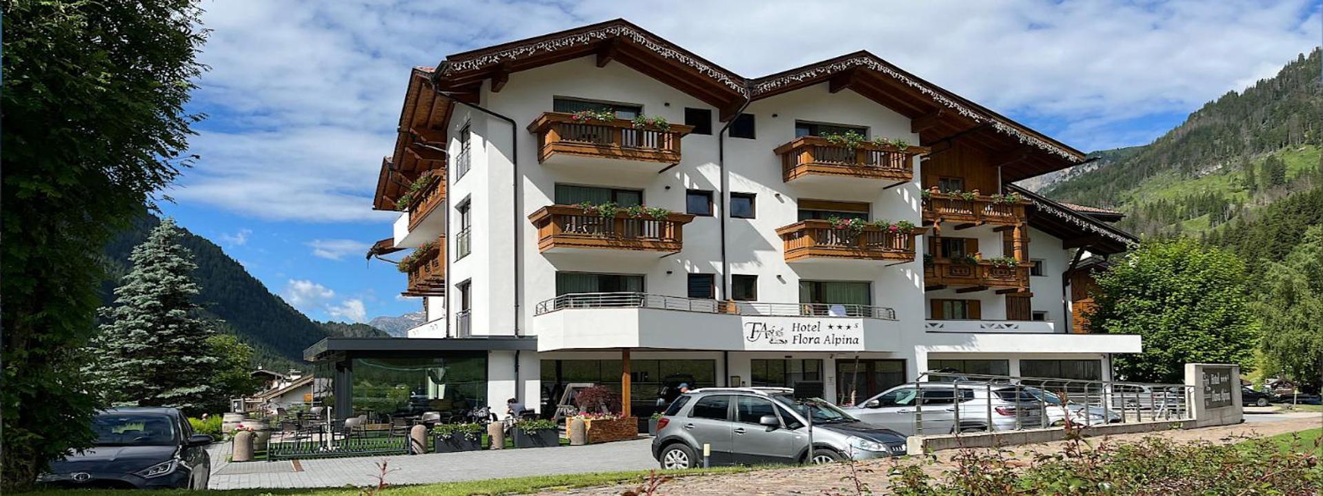 Hotel Flora Alpina Кампителло-ди-Фасса Экстерьер фото