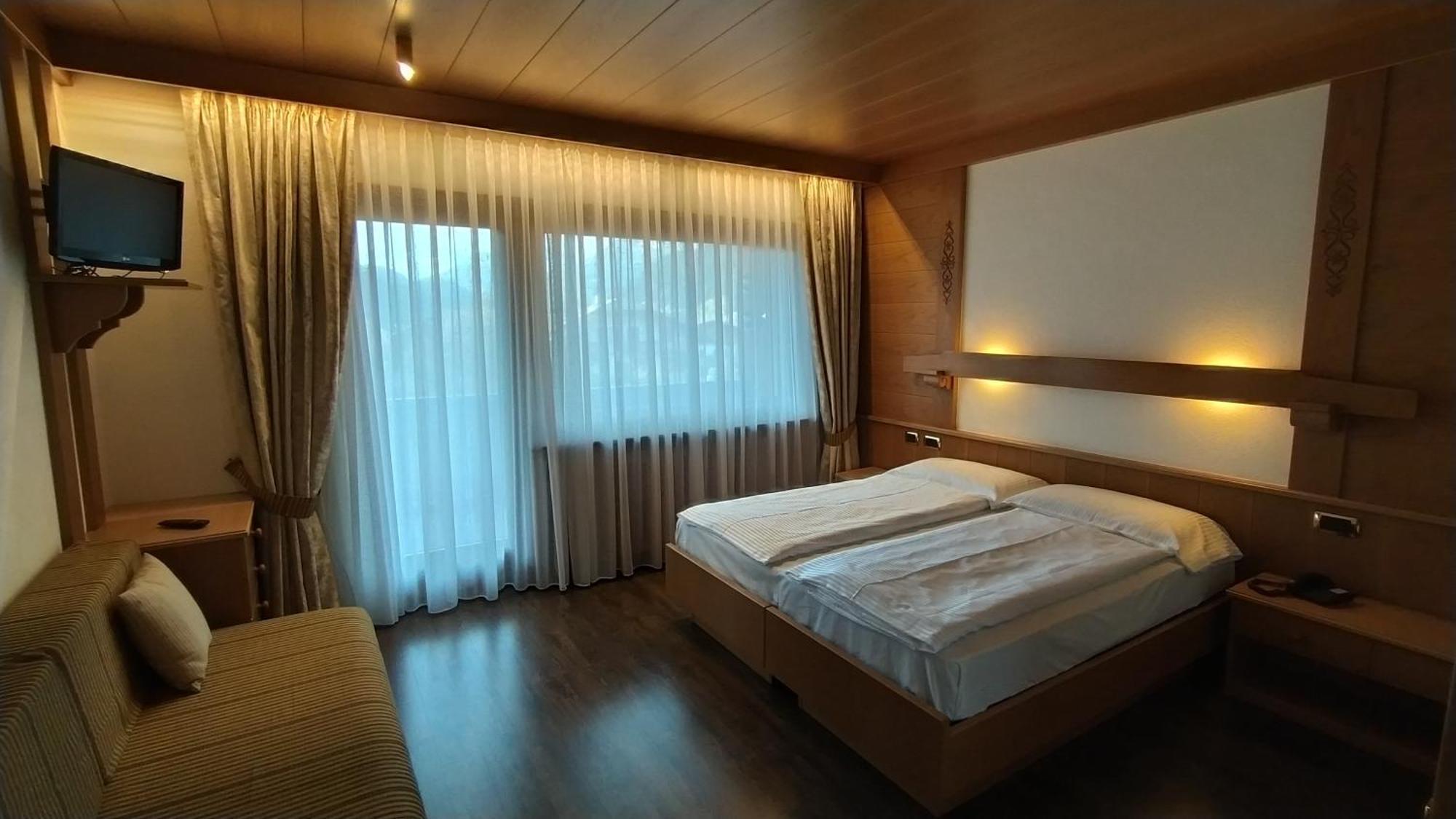 Hotel Flora Alpina Кампителло-ди-Фасса Экстерьер фото