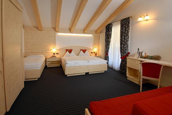 Hotel Flora Alpina Кампителло-ди-Фасса Номер фото
